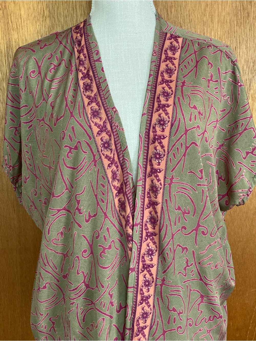 Baizaar handmade top in 100% silk.